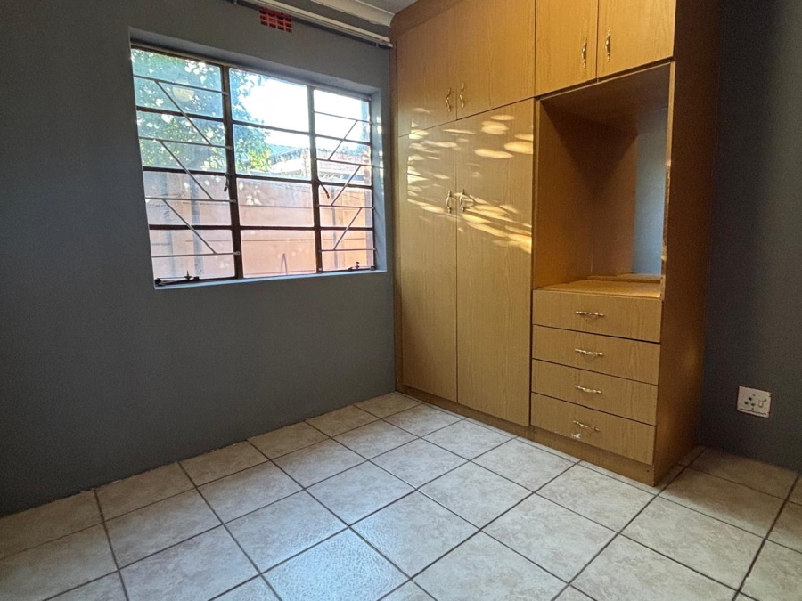 5 Bedroom Property for Sale in Electric City Western Cape